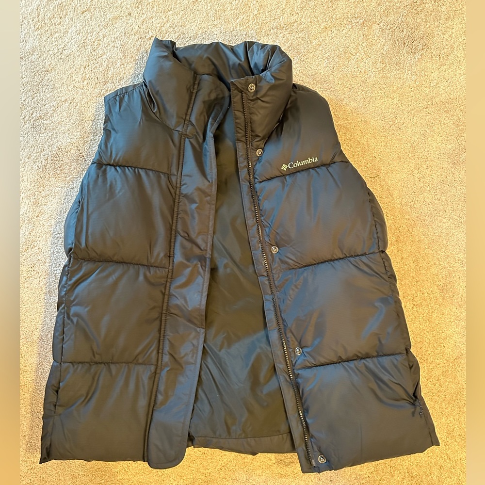 Women’s Columbia puffer vest size medium